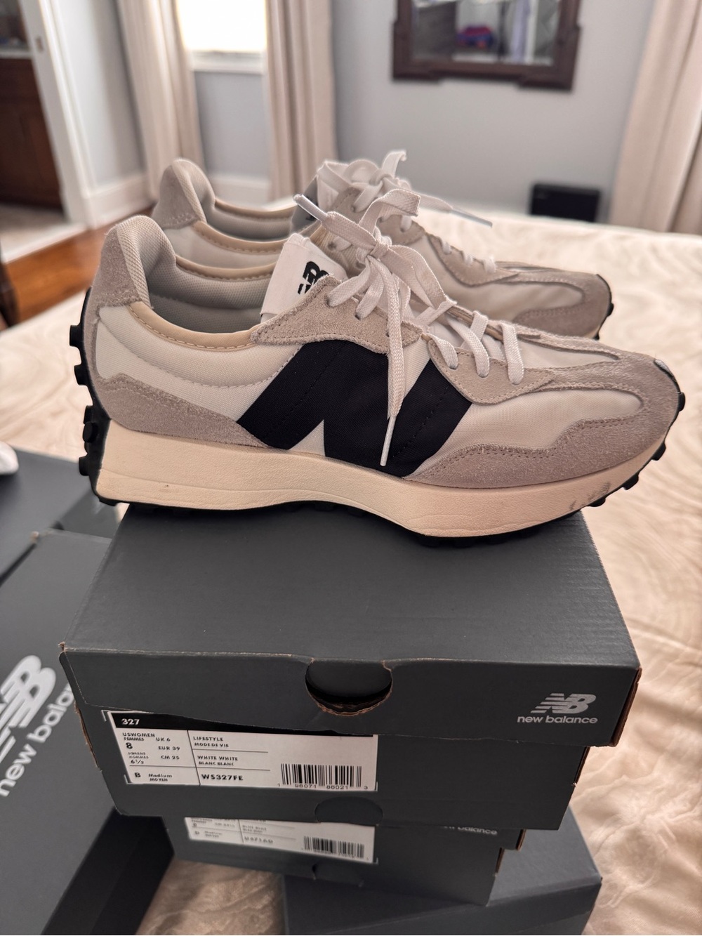 New Balance 327 women’s Cream and Black Sneaker size 8